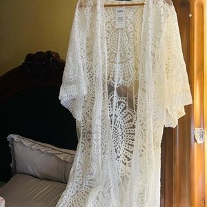Beautiful brand new with tag lace cover up.